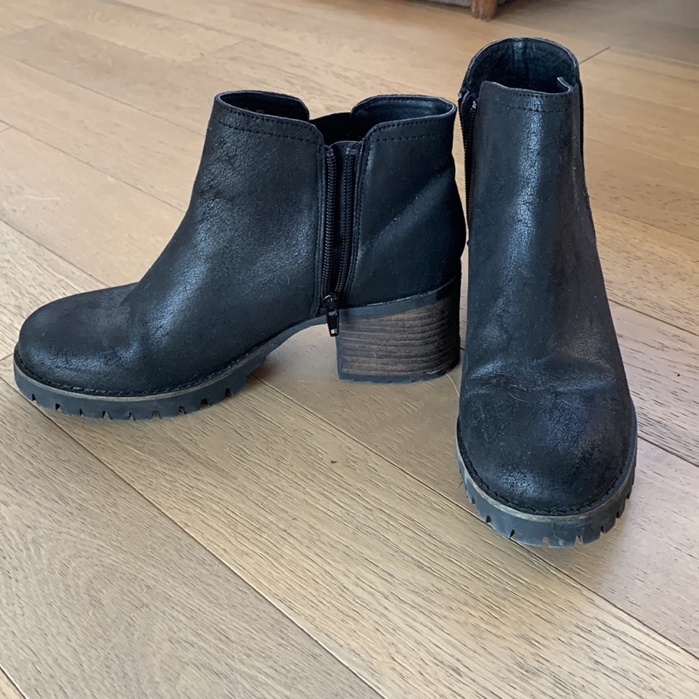 Black faux leather Carlos Santana booties